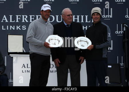 St. Andrews, Schottland. 4. Oktober 2015. Alfred Dunhill Links Golf. Team-Gewinner Michael Ballack und Florian Fritsch Deutschland Kredit: Action Plus Sport/Alamy Live News Stockfoto