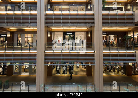 Blick auf Shopping Mall in Tokyo Midtown Immobilienentwicklung in Roppongi Hills Tokio Japan Stockfoto