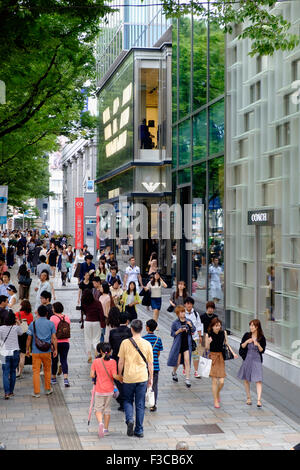 Belebten Einkaufsstraße in eleganten Omotesando Bezirk von Tokio Japan Stockfoto