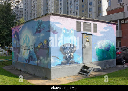 Moskau, Russland - 18. September 2015: Kleine Umspannwerk schmückt sich mit dem fantastischen Bilder gemalt. Bilder Stockfoto