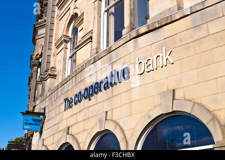 Das Hinweisschild der Co-operative Bank auf der Außenseite des Prospect Crescent Harrogate North Yorkshire England UK GB Großbritannien Stockfoto