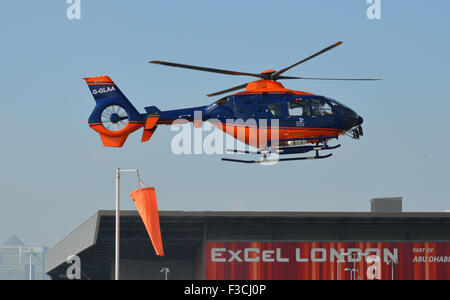 H135 G-GLAA betrieben von PDG Hubschrauber kommt im Londoner Excel Exhibition Centre zur Teilnahme an der Helitech landen Stockfoto