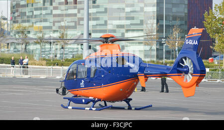 H135 G-GLAA betrieben von PDG Hubschrauber kommt im Londoner Excel Exhibition Centre zur Teilnahme an der Helitech landen Stockfoto