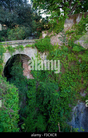 Blick auf das tiefe Tal der Mühlen in Sorrent, Italien Stockfoto