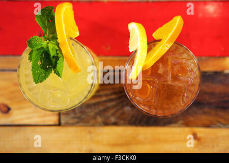 Draufsicht der Zitrone und Erdbeer-Limonade Stockfoto