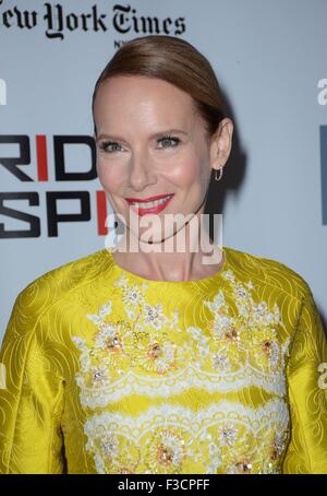 New York, NY, USA. 4. Oktober 2015. Amy Ryan im Ankunftsbereich der AGENTENBRÜCKE Premiere am 53. New York Film Festival (NYFF), Alice Tully Hall im Lincoln Center, New York, NY 4. Oktober 2015. Bildnachweis: Derek Sturm/Everett Collection/Alamy Live-Nachrichten Stockfoto