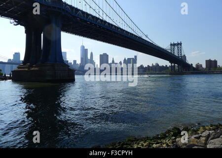 Manhattan Bridge über den East River Stockfoto