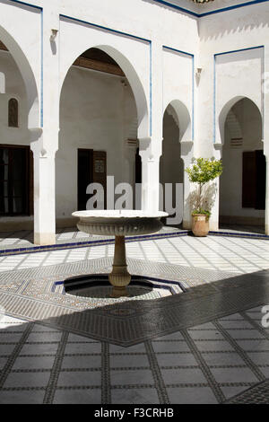 Ehrenhof des späten 19. Jahrhunderts Bahia Palast in Marrakesch, Marokko Stockfoto