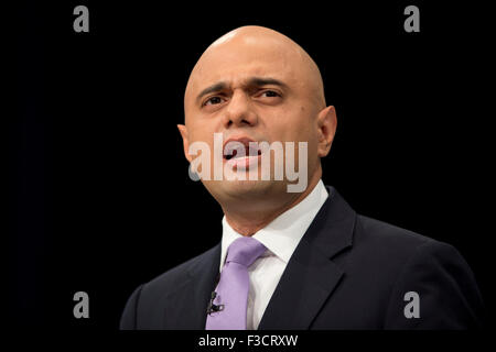 Manchester, UK. 5. Oktober 2015. Die Rt Hon Sajid Javid MP, Secretary Of State for Business, Innovation und Qualifikationen und Präsident des Board Of Trade spricht am Tag2 der 2015 Parteitag der Konservativen in Manchester. Bildnachweis: Russell Hart/Alamy Live-Nachrichten. Stockfoto