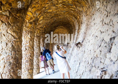 Stein-Spalten im Park Güell, Barcelona Stockfoto