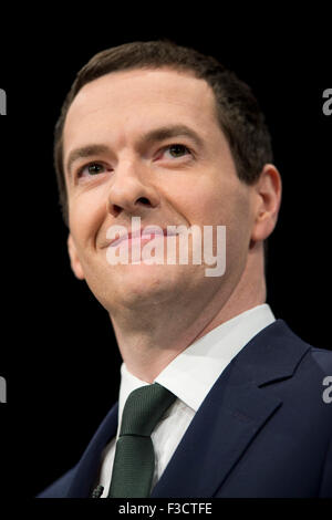 Manchester, UK. 5. Oktober 2015. Der Rt Hon George Osborne MP, ersten Staatssekretär, Kanzler des Finanzministeriums am 2. Tag von der 2015 Parteitag der Konservativen in Manchester. Bildnachweis: Russell Hart/Alamy Live-Nachrichten. Stockfoto