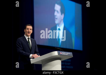 Manchester, UK. 5. Oktober 2015. Die Rt Hon George Osborne MP, erste Secretary Of State, Kanzler des Finanzministeriums spricht am Tag2 der 2015 Parteitag der Konservativen in Manchester. Bildnachweis: Russell Hart/Alamy Live-Nachrichten. Stockfoto