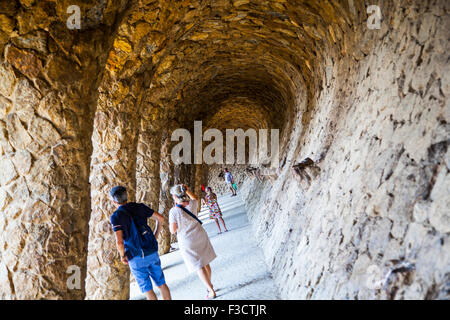 Stein-Spalten im Park Güell, Barcelona Stockfoto