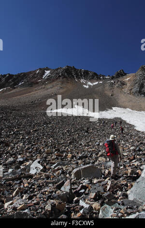 Trekking-Expedition im Himalaya, in Richtung Charang La Pass in Himachal Pradesh Stockfoto