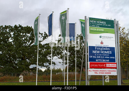 Barratt, Kaki, Charles Church, Wohnungen zum Verkauf in Buckshaw Dorf, Chorley, Lancashire, Stockfoto