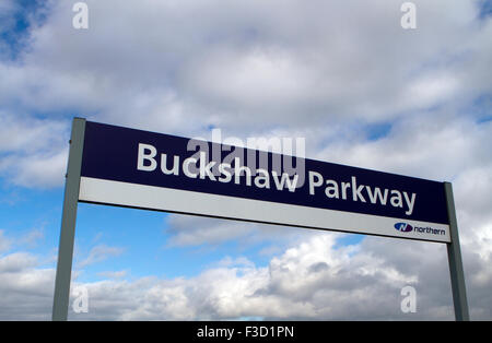 Ein neuer Bahnhof im Buckshaw Village als Teil der neuen Infrastruktur Verfütterung Pendler an Preston und Manchester, UK Stockfoto