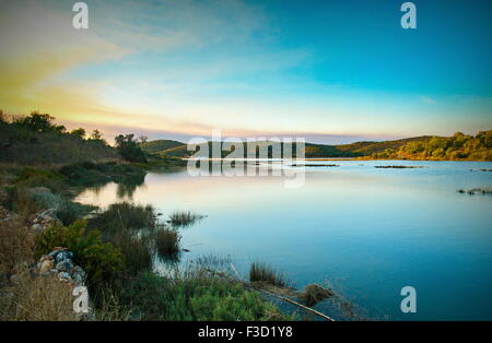 Späten Nachmittag Ansicht des Flusses Arade in der Nähe von Portimão, Algarve, Portugal Stockfoto