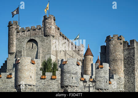 Die mittelalterlichen Gravensteen / des Grafenschlosses zeigt Turm Brüstung mit Mauerkrone in Gent, Ost-Flandern, Belgien Stockfoto