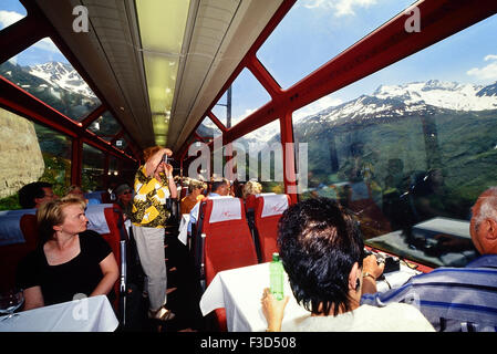 Passagiere an Bord der Glacier Express. Schweiz. Europa Stockfoto