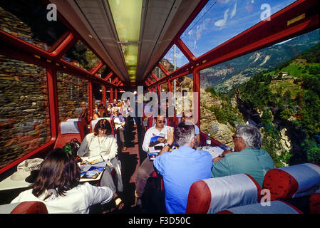Passagiere an Bord der Glacier Express. Schweiz. Europa Stockfoto