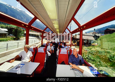 Passagiere an Bord der Glacier Express. Schweiz. Europa Stockfoto