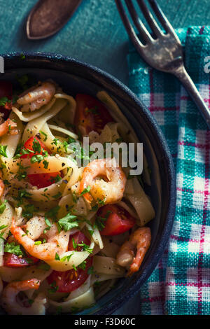 Garnelen und Tagliatelle Stockfoto