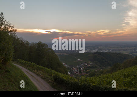 Blick von der Burg Ruinen Neuwindeck in Bühl, Baden-Württemberg, Deutschland Stockfoto