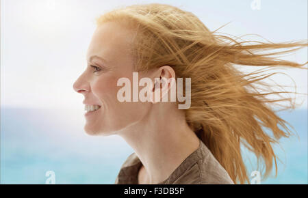 Porträt der Frau auf dem Seeweg Stockfoto