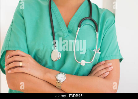 Junge Ärztin im Krankenhaus Stockfoto