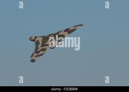 Shuttleworth, Betten, UK. 4. Oktober 2015. Avro Vulcan Bomber letzte Luft im Flug in der Luft zeigen am 4. Oktober 2015 Shuttleworth, Old Warden Park, Bedfordshire, UK anzeigen Bildnachweis: Tim Walton/Alamy Live-Nachrichten Stockfoto