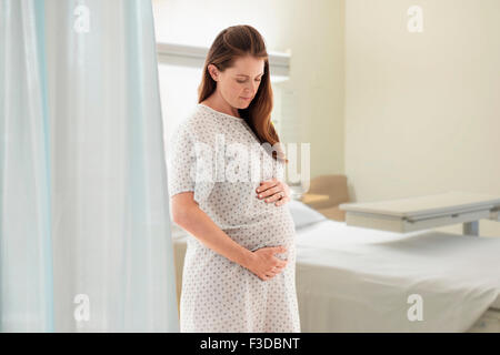 Schwangere Frau im Krankenhaus Stockfoto