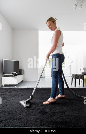 Reinigung Haus Frau Stockfoto