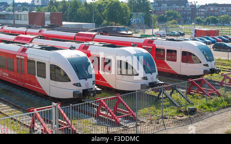 GRONINGEN, Niederlande - 22. August 2015: Güterbahnhof am zentralen Bahnhof Groningen. Dieser Bahnhof ist der Hauptbahnhof hu Stockfoto