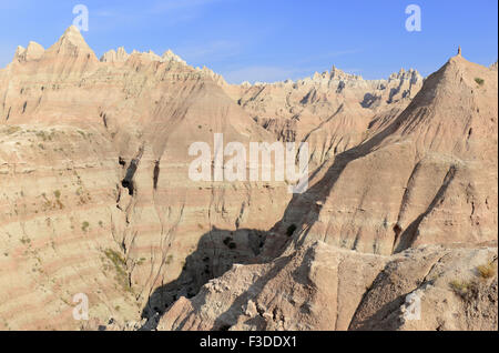 Badlands-Landschaft, geformt durch Ablagerung und Erosion durch Wind und Wasser, enthält einige der reichsten fossilen Betten in der Welt Stockfoto