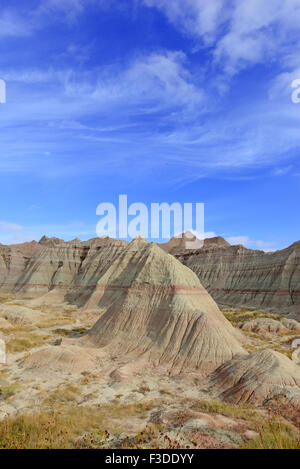 Badlands-Landschaft, geformt durch Ablagerung und Erosion durch Wind und Wasser, enthält einige der reichsten fossilen Betten in der Welt Stockfoto