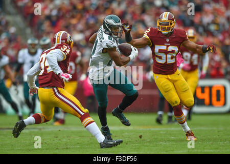 4. Oktober 2015: Washington Redskins innen Linebacker Keenan Robinson (52) und starke Sicherheit Trenton Robinson (34) warten gegen die Philadelphia Eagles Wide Receiver Jordan Matthews (81) während das Matchup zwischen den Philadelphia Eagles und die Washington Redskins bei FedEx Field in Landover, Maryland. Die Redskins besiegte Philadelphia 23-20. John Middlebrook/CSM Stockfoto