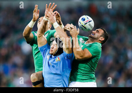 London, UK. 4. Oktober 2015. Irlands Simon Zebo, Irland Dave Kearney und Italiens Edoardo Gori - Rugby-Weltmeisterschaft 2015 - Pool D - Irland-Italien - Olympiastadion - London - England 4. Oktober 2015 - Bild Charlie Forgham Bailey/Sportimage/CSM/Alamy Live News Stockfoto