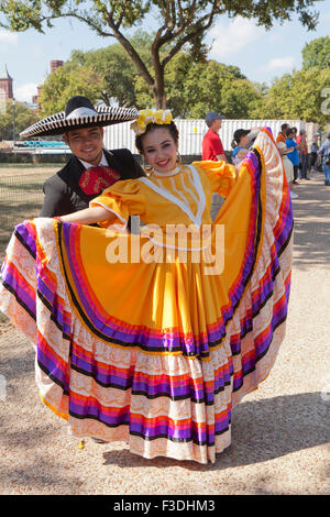 Mexikanische Kinder Hut Tänzer in Tracht - USA Stockfoto