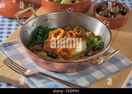 Bacalhau À Lagareiro. Kabeljau in Olivenöl. Portugal-Essen Stockfoto