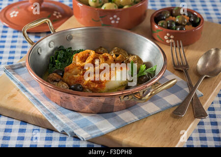 Bacalhau À Lagareiro. Kabeljau in Olivenöl. Portugal-Essen Stockfoto