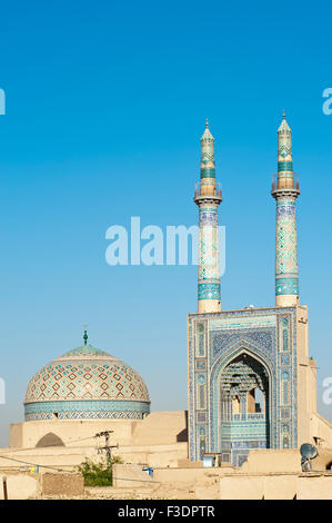 Kuppel und Eingang Veranda mit Doppel Minarett, Jame Moschee oder Freitagsmoschee, Yazd, Iran Stockfoto