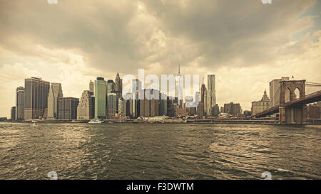 Retro getönten Gewitterhimmel über Manhattan, NYC, USA. Stockfoto