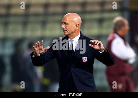 Modena, Italien. 3. Oktober 2015. Giuseppe Sannino (Carpi) Fußball: Italienische "Serie A" match zwischen Carpi FC 2: 1-Torino FC im Stadio Alberto Braglia, in Modena, Italien. © Maurizio Borsari/AFLO/Alamy Live-Nachrichten Stockfoto