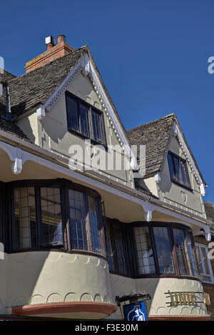 Erker und hellen Bleiglasfenster der historischen Einhorn Inn Marktplatz Banbury Oxfordshire England UK Stockfoto