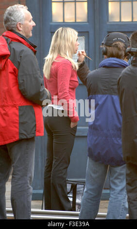 London, UK, 5. August 2005: Billie Piper und David Tennant Dreharbeiten Szenen für Dr Who in London Stockfoto