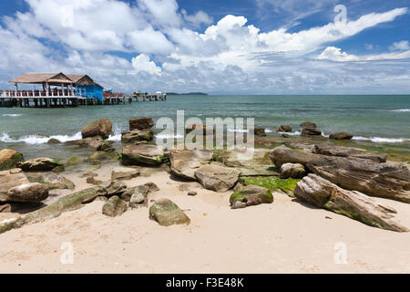 Sihanoukville Strand im Sonnenuntergang, beliebte Resort in Kambodscha. Stockfoto