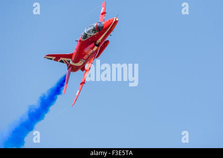 Hawk T1 roter Pfeil blau Rauchen Fairford 2015 Stockfoto