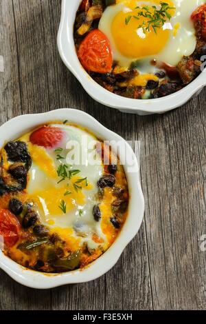 Frühstück Eiern gebacken Stockfoto