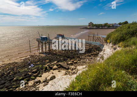 Angeln-Plattformen am Flussufer Talmont Sur Gironde Charente-Maritime France Europe Stockfoto