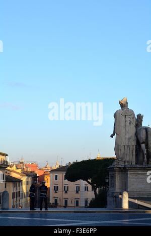 Blick vom Piazza di Campidoglio an einem klaren Morgen in Rom Italien Stockfoto